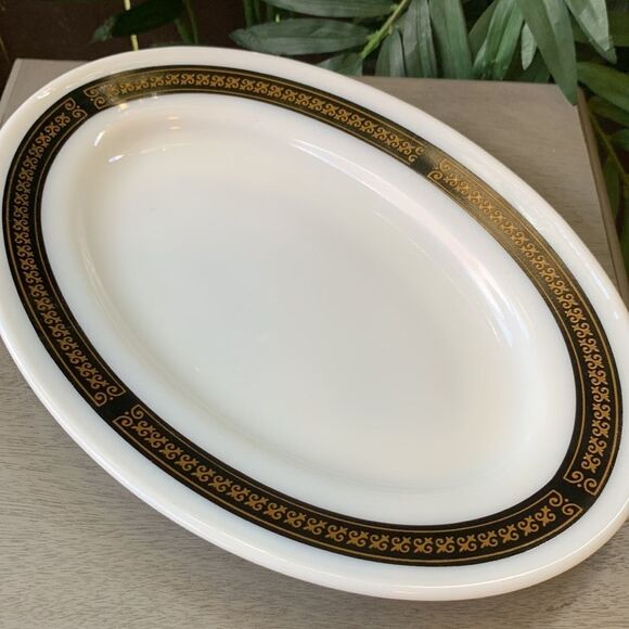 2 Pyrex Serving Plates Gold & Black Fleur De Lis Pattern Trim on White Ceramic - Picture 4 of 7